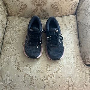 Women’s brooks running shoes